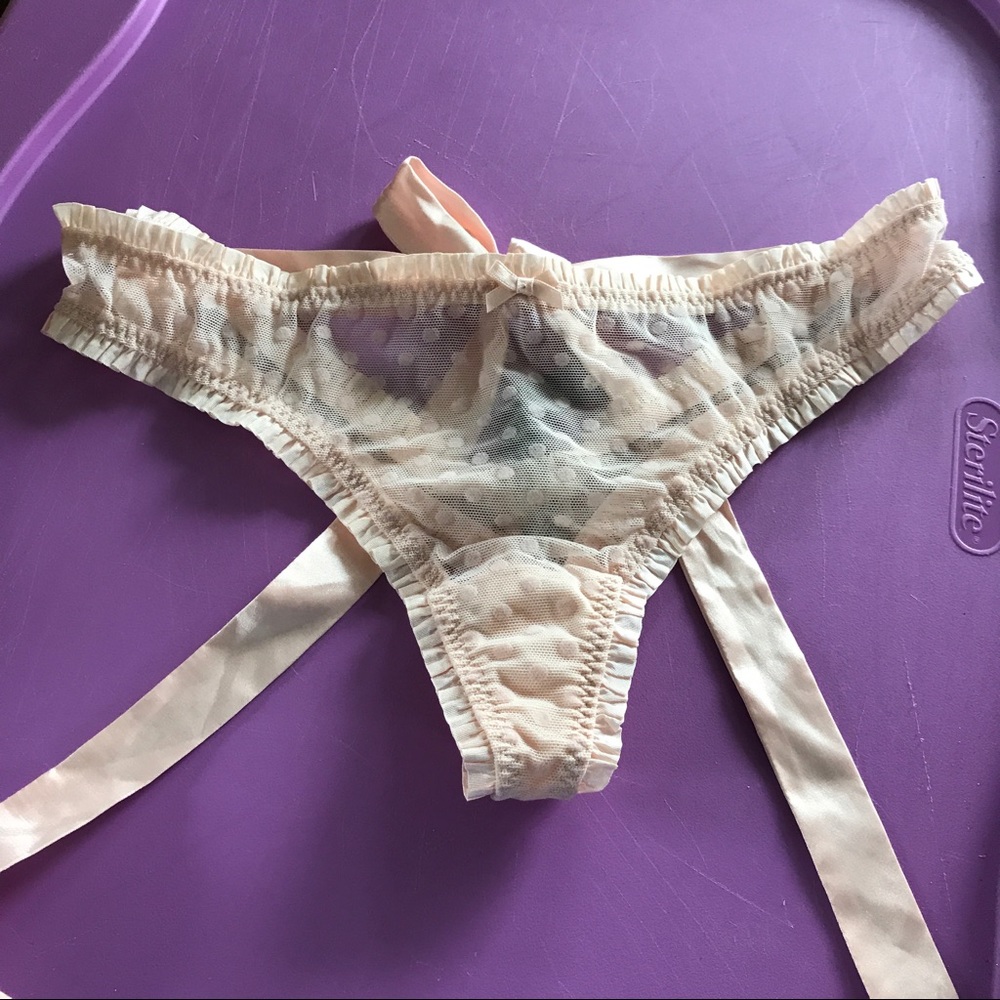 Victoria's Secret thong with bow on the back 🎀